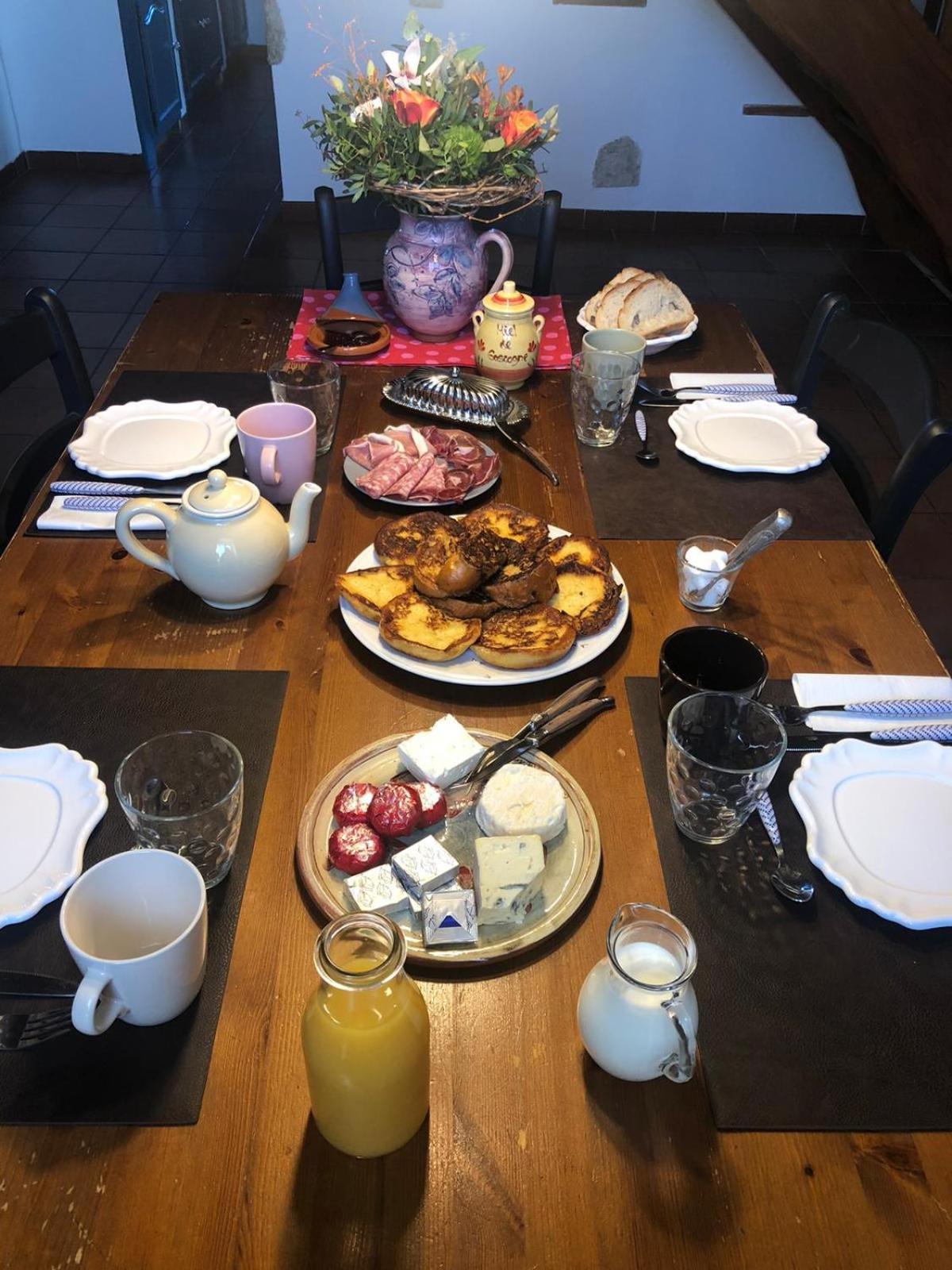 Miradoux La Fezendes B&B 외부 사진